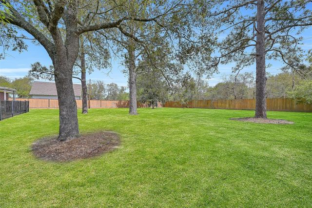 106 Charleston Street, Friendswood, TX 77546