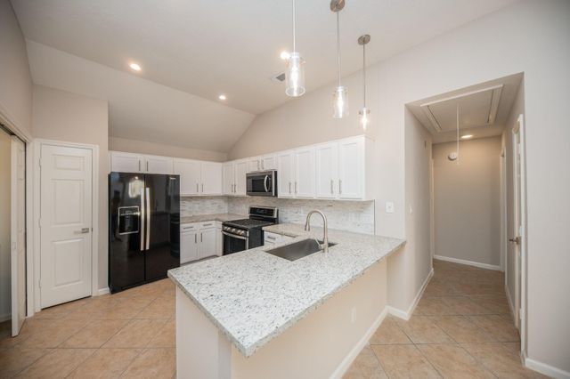 121 Coffee Lane, Lake Jackson, TX 77566