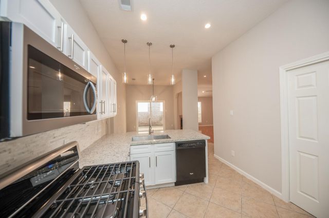 121 Coffee Lane, Lake Jackson, TX 77566