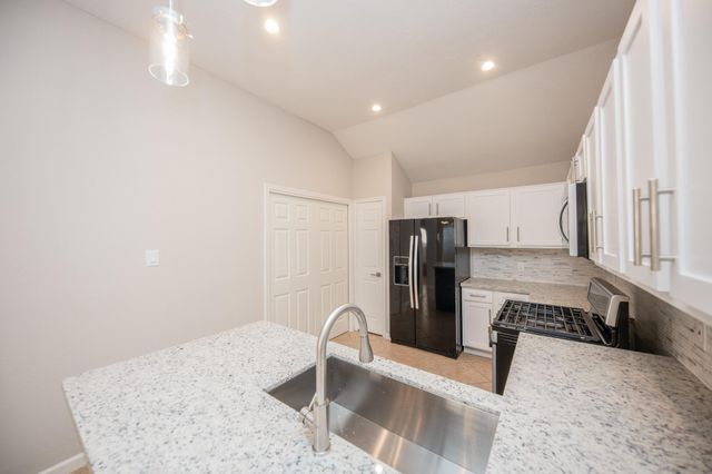 121 Coffee Lane, Lake Jackson, TX 77566