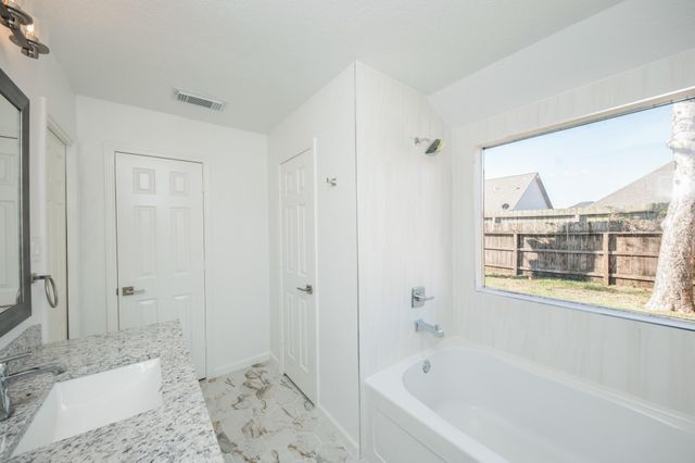 121 Coffee Lane, Lake Jackson, TX 77566