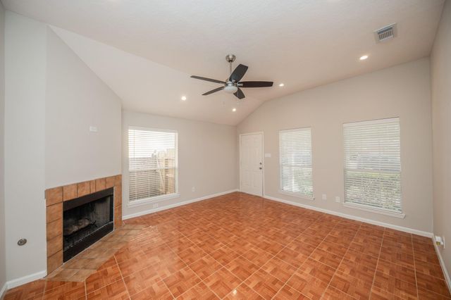 121 Coffee Lane, Lake Jackson, TX 77566