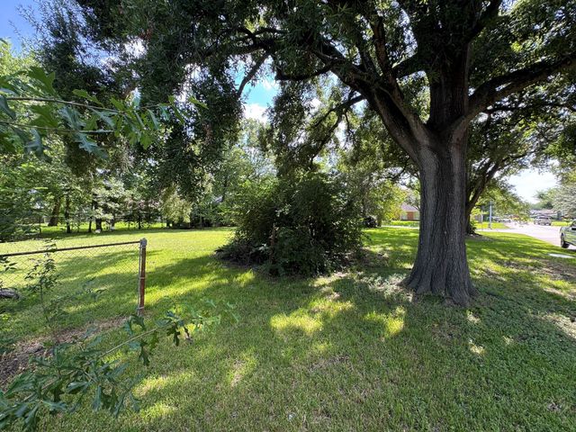 5414 Lorraine Drive, Baytown, TX 77521