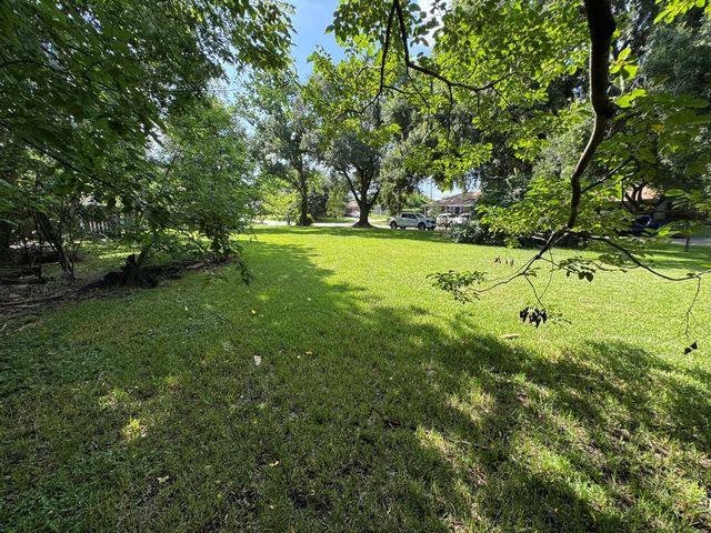 5414 Lorraine Drive, Baytown, TX 77521