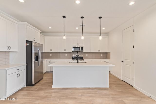 5448 W MANZANITA Drive, Glendale, AZ 85302