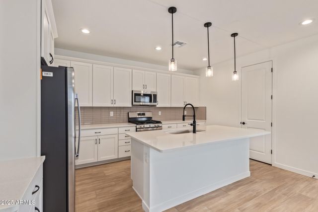 5448 W MANZANITA Drive, Glendale, AZ 85302