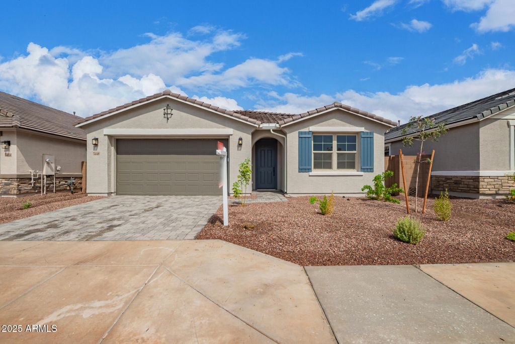 5448 W MANZANITA Drive, Glendale, AZ 85302
