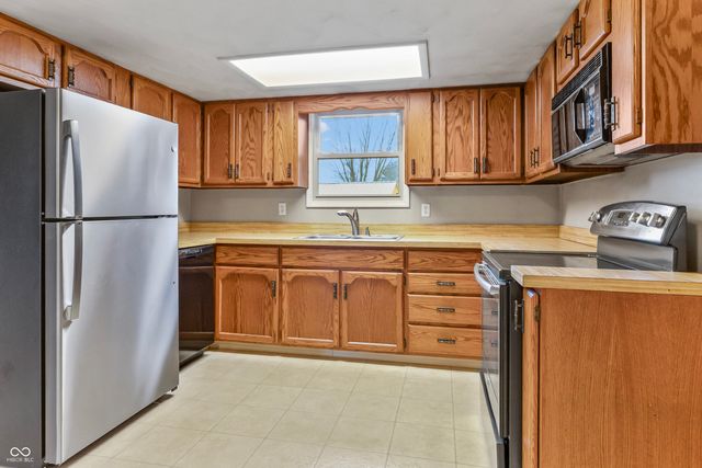 10190 N Balfer Drive E, Fortville, IN 46040