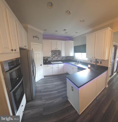 45 HOKES RUN, Inwood, WV 25428