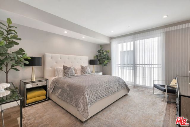 441 S Barrington Avenue 301, Los Angeles, CA 90049