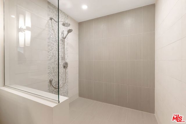 441 S Barrington Avenue 301, Los Angeles, CA 90049