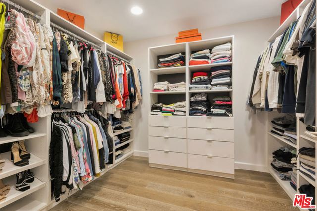 441 S Barrington Avenue 301, Los Angeles, CA 90049
