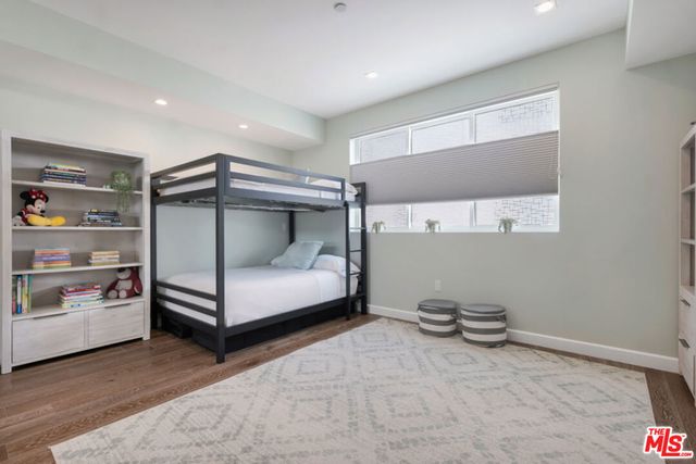 441 S Barrington Avenue 301, Los Angeles, CA 90049