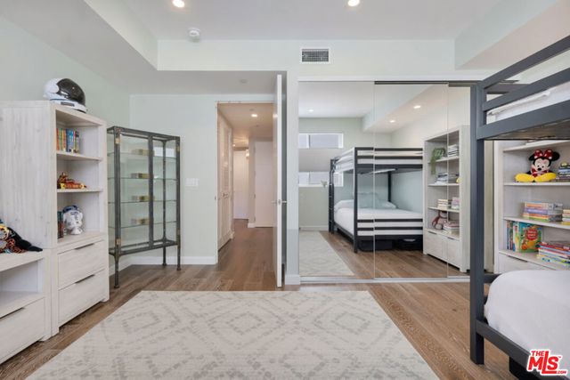 441 S Barrington Avenue 301, Los Angeles, CA 90049