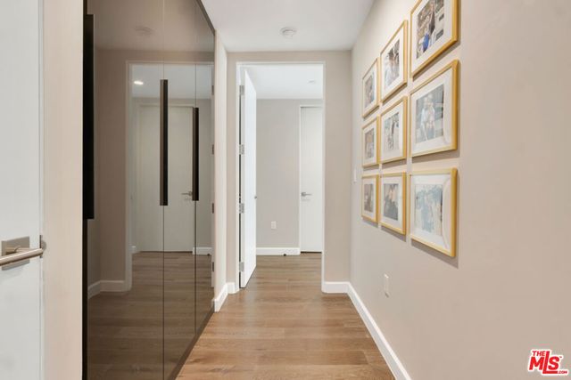 441 S Barrington Avenue 301, Los Angeles, CA 90049