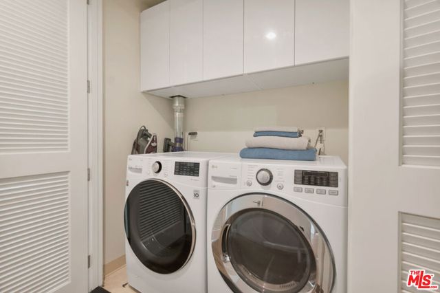 441 S Barrington Avenue 301, Los Angeles, CA 90049