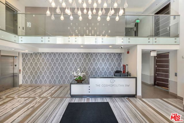 441 S Barrington Avenue 301, Los Angeles, CA 90049
