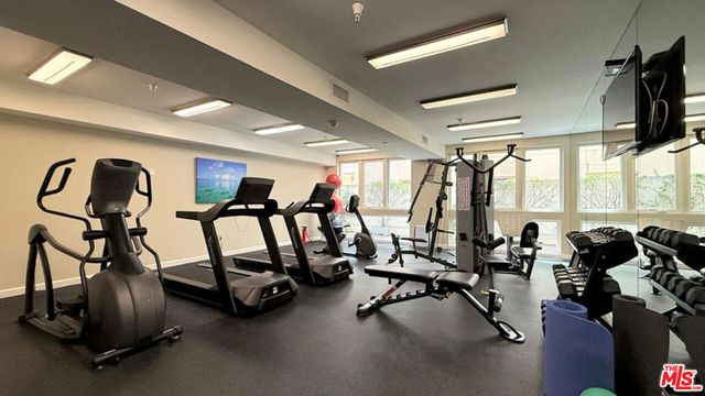 441 S Barrington Avenue 301, Los Angeles, CA 90049