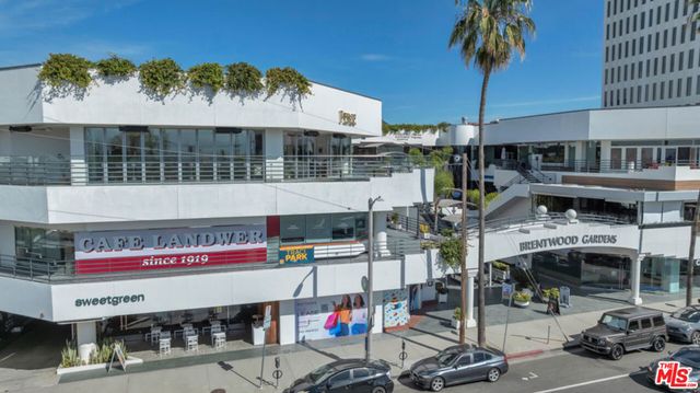 441 S Barrington Avenue 301, Los Angeles, CA 90049