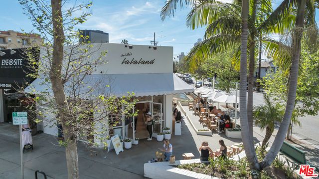 441 S Barrington Avenue 301, Los Angeles, CA 90049