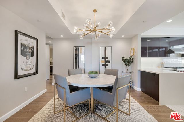 441 S Barrington Avenue 301, Los Angeles, CA 90049