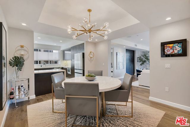 441 S Barrington Avenue 301, Los Angeles, CA 90049