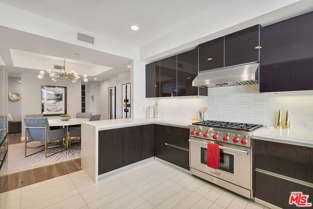 441 S Barrington Avenue 301, Los Angeles, CA 90049