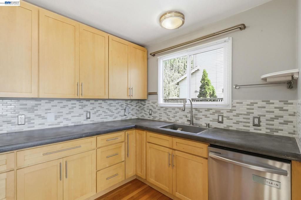 Image 21 of property listing at 1130 Normandy Dr, Campbell, CA 95008