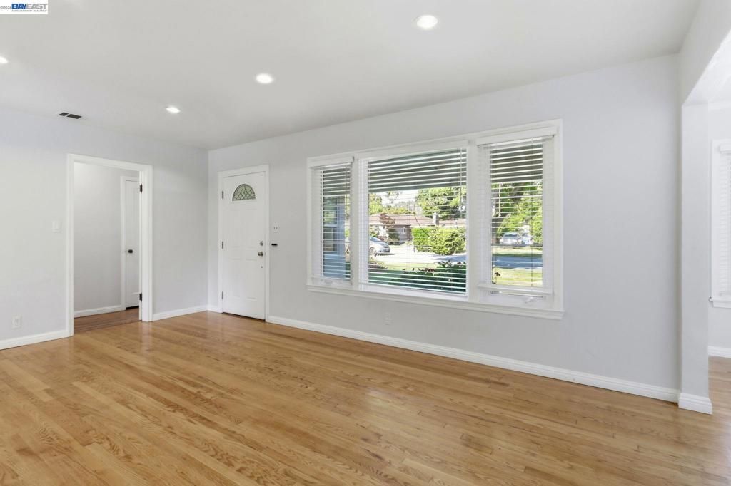 Image 5 of property listing at 1130 Normandy Dr, Campbell, CA 95008