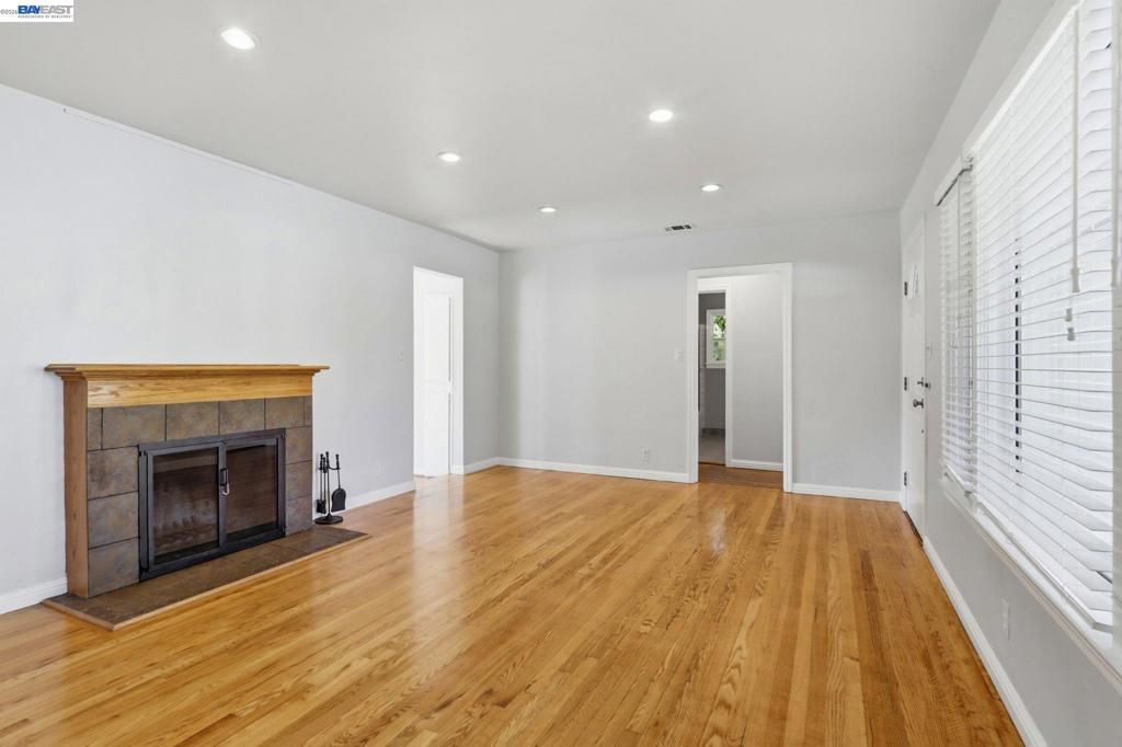 Image 8 of property listing at 1130 Normandy Dr, Campbell, CA 95008
