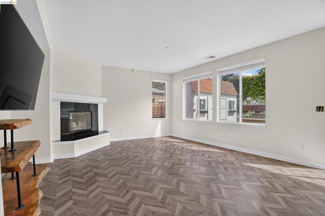 34469 Valley Oaks Loop, Union City, CA 94587