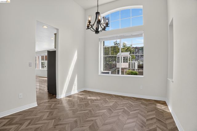 34469 Valley Oaks Loop, Union City, CA 94587