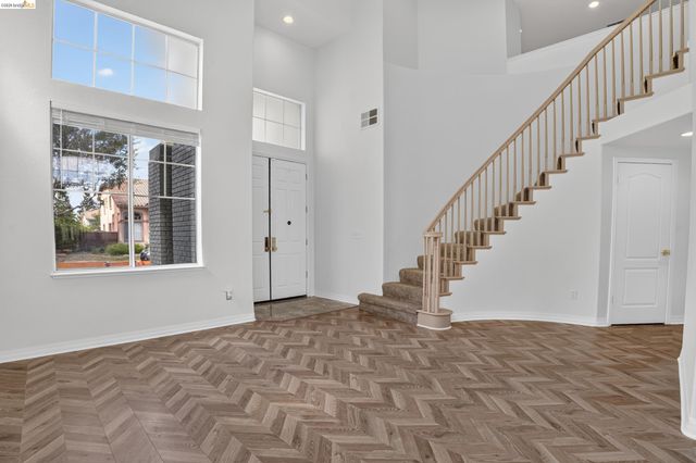 34469 Valley Oaks Loop, Union City, CA 94587
