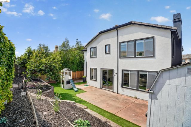 34469 Valley Oaks Loop, Union City, CA 94587