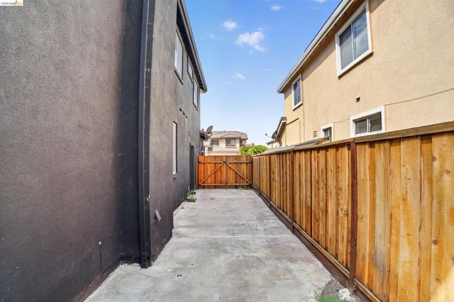 34469 Valley Oaks Loop, Union City, CA 94587