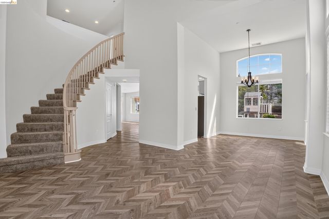 34469 Valley Oaks Loop, Union City, CA 94587