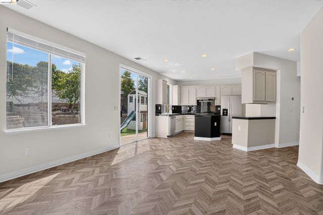 34469 Valley Oaks Loop, Union City, CA 94587