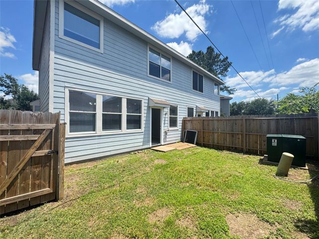 5715 Vinemont Lane, Houston, TX 77084