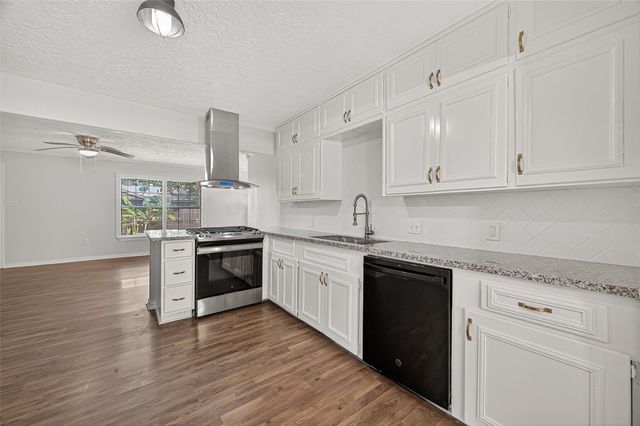 714 E Humble Street, Baytown, TX 77520