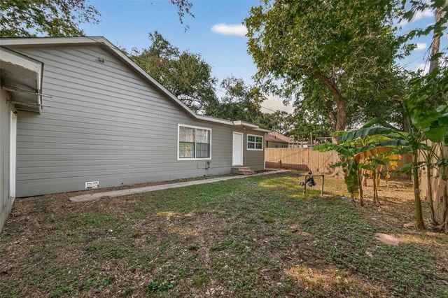 714 E Humble Street, Baytown, TX 77520