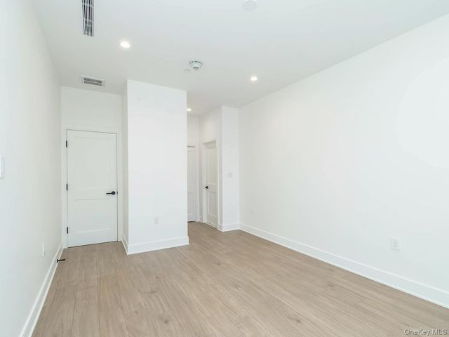 24 Lumber Road 1, Roslyn, NY 11576