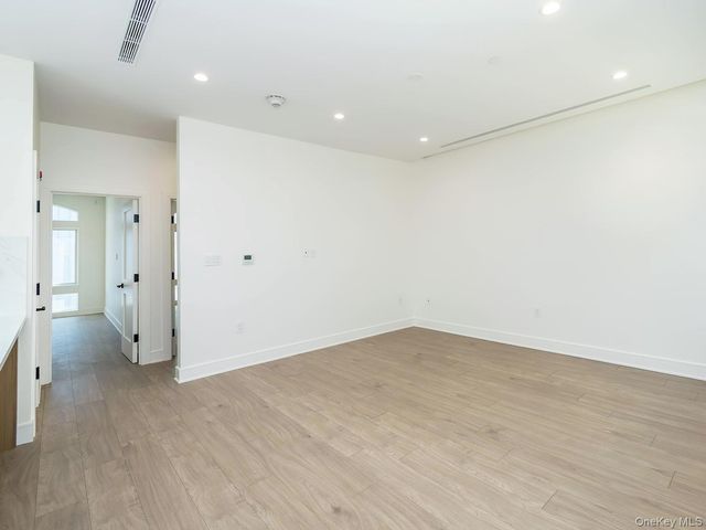 24 Lumber Road 1, Roslyn, NY 11576