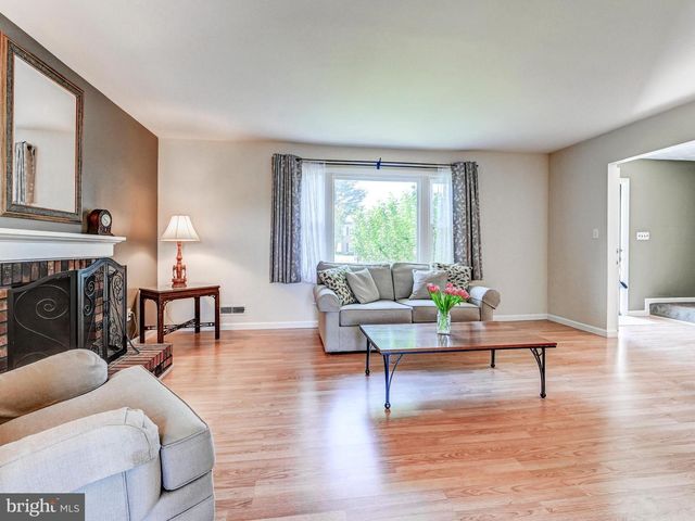 4 HARLOW CT, Cockeysville, MD 21030