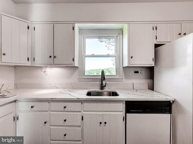 4 HARLOW CT, Cockeysville, MD 21030