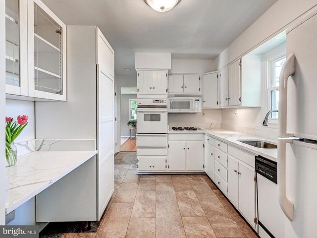 4 HARLOW CT, Cockeysville, MD 21030