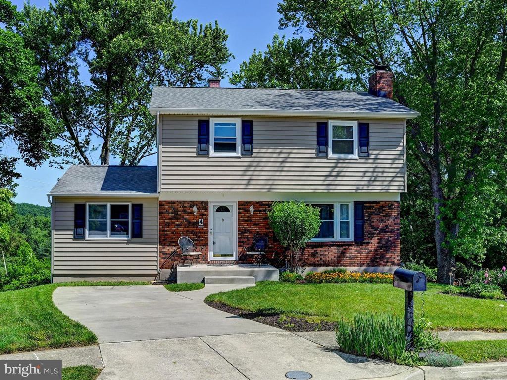 Image 1 of property listing at 4 HARLOW CT, Cockeysville, MD 21030