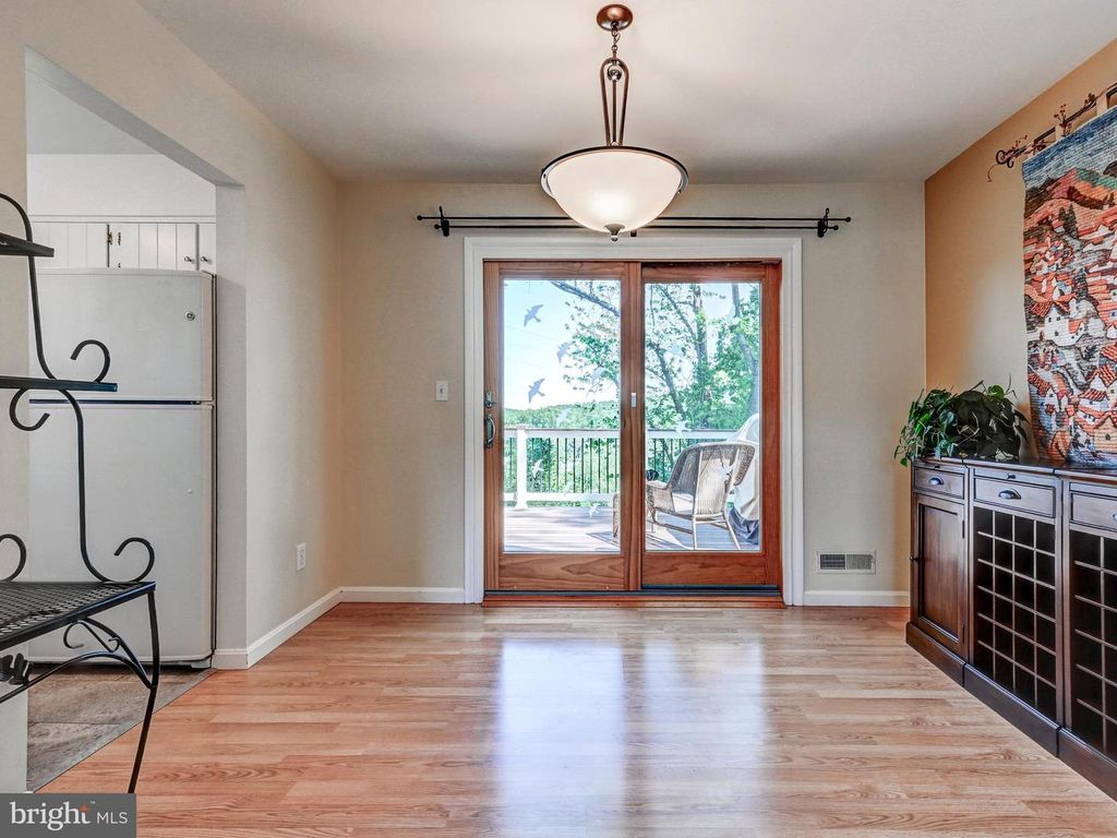 Image 13 of property listing at 4 HARLOW CT, Cockeysville, MD 21030