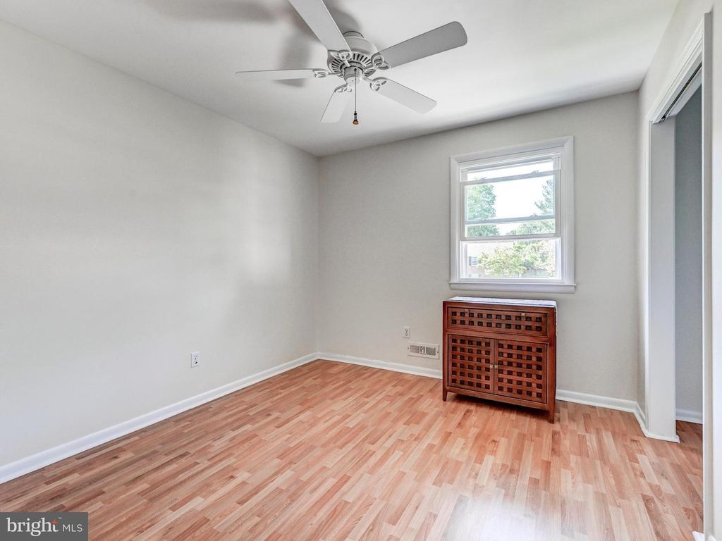 Image 14 of property listing at 4 HARLOW CT, Cockeysville, MD 21030