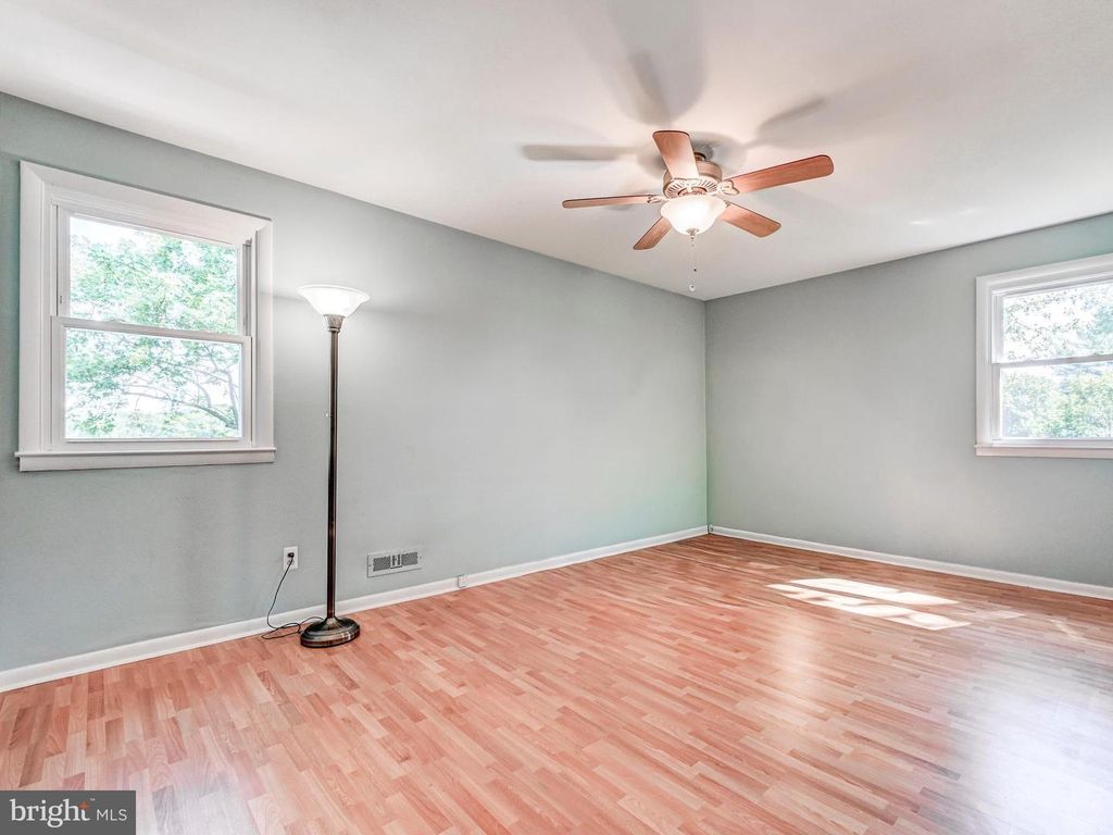 Image 19 of property listing at 4 HARLOW CT, Cockeysville, MD 21030