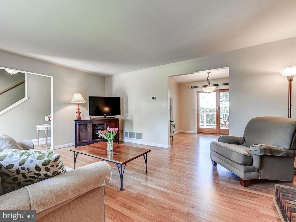 Image 23 of property listing at 4 HARLOW CT, Cockeysville, MD 21030